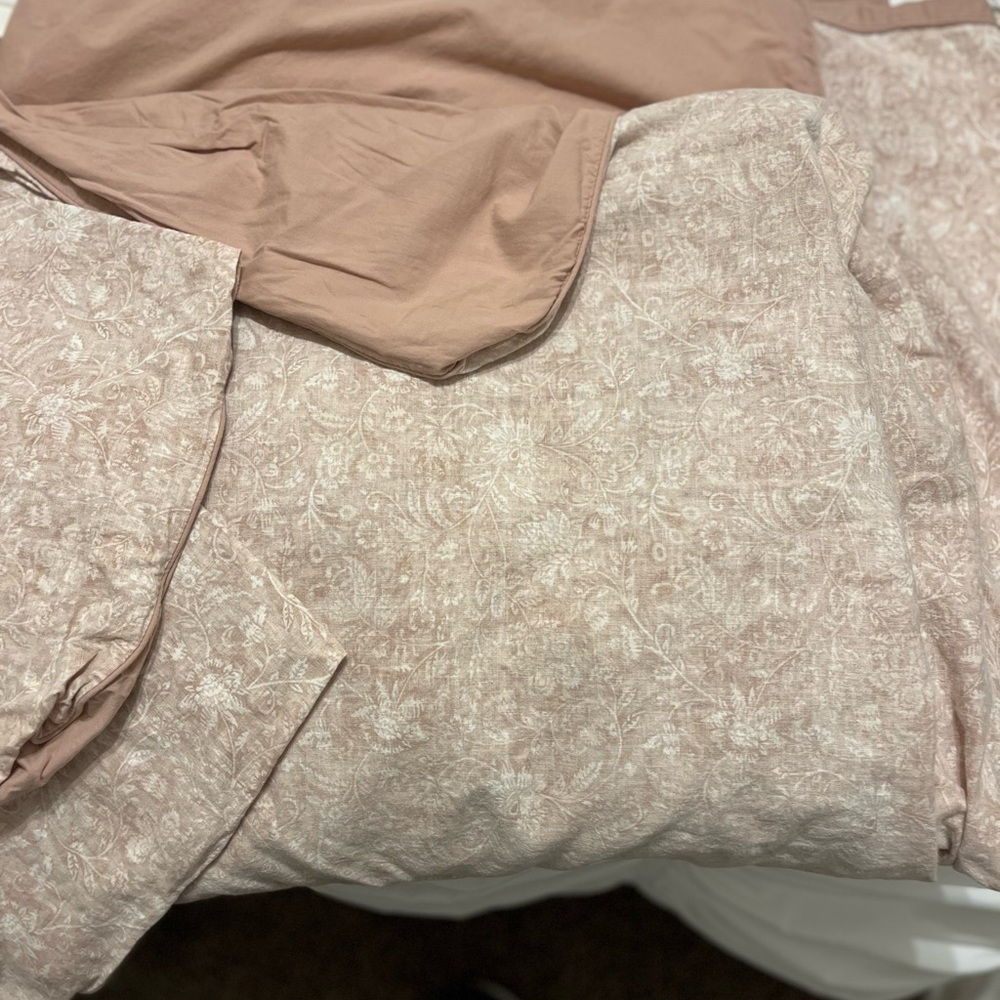 Floral Patterned Bedding Set in Pink and Cream